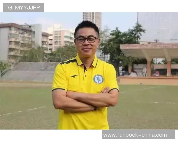 昔日绿茵巨星告别赛场化身金牌解说员再续足球传奇